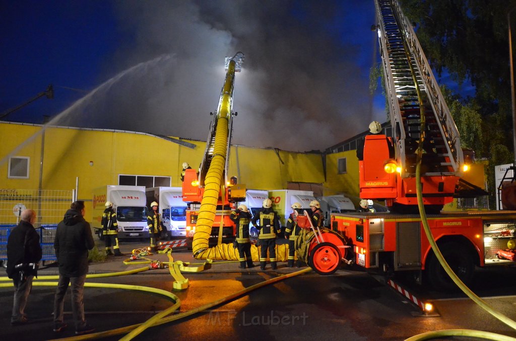 Grossfeuer Poco Lager Koeln Porz Gremberghoven Hansestr P218.JPG - Miklos Laubert